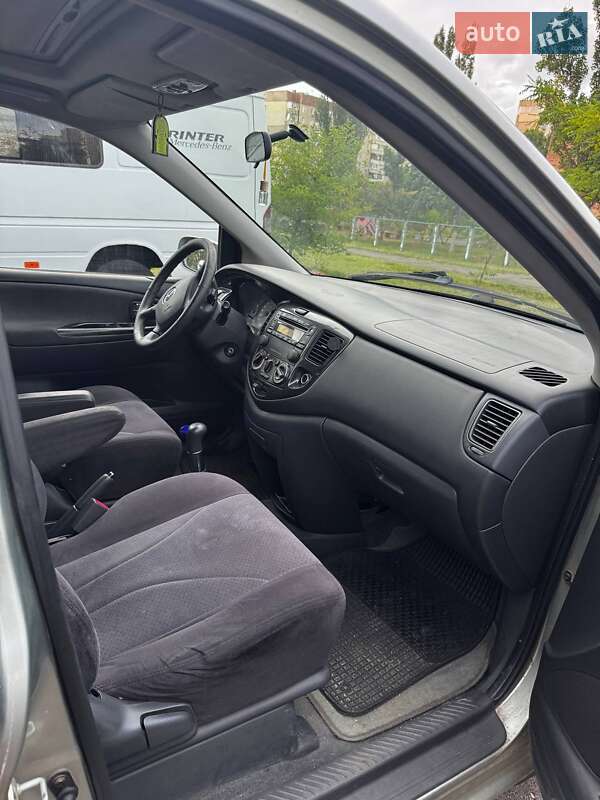 Минивэн Mazda MPV 2003 в Киеве