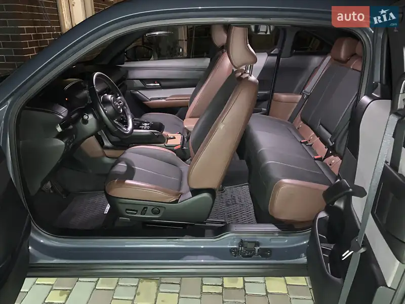 Внедорожник / Кроссовер Mazda MX-30 2020 в 