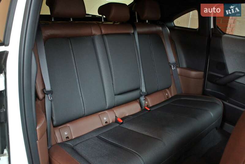 Внедорожник / Кроссовер Mazda MX-30 2020 в Киеве