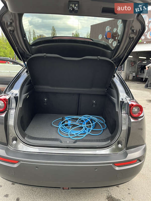 Внедорожник / Кроссовер Mazda MX-30 2020 в Киеве