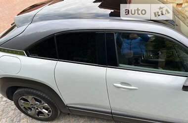 Внедорожник / Кроссовер Mazda MX-30 2021 в 
