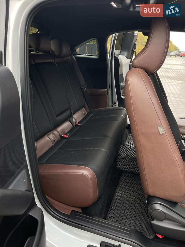 Внедорожник / Кроссовер Mazda MX-30 2020 в Тернополе