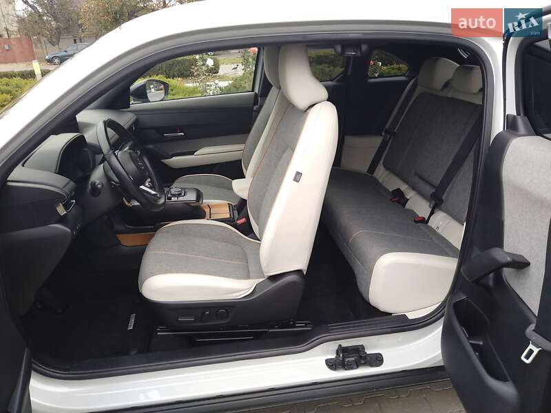 Внедорожник / Кроссовер Mazda MX-30 2021 в Одессе