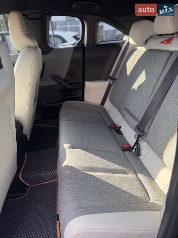 Внедорожник / Кроссовер Mazda MX-30 2020 в Сарнах