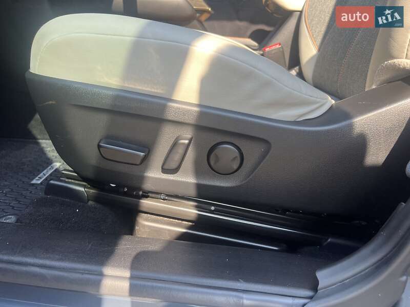 Внедорожник / Кроссовер Mazda MX-30 2020 в Киеве