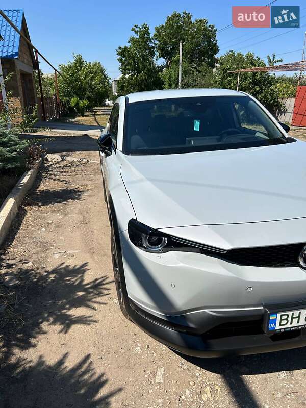Внедорожник / Кроссовер Mazda MX-30 2020 в Черноморске