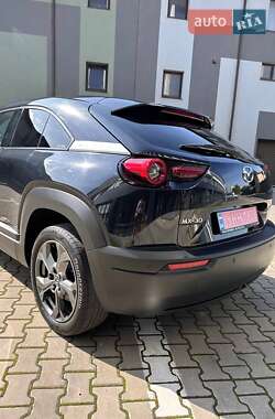 Внедорожник / Кроссовер Mazda MX-30 2022 в 