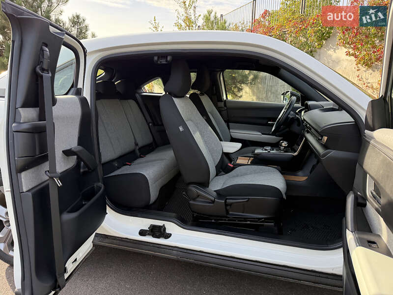 Позашляховик / Кросовер Mazda MX-30 2021 в Рівному