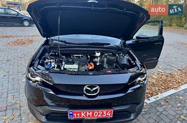 Внедорожник / Кроссовер Mazda MX-30 2021 в 