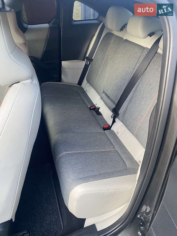 Внедорожник / Кроссовер Mazda MX-30 2021 в Киеве