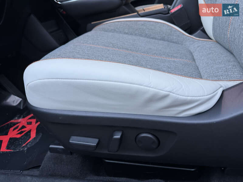 Внедорожник / Кроссовер Mazda MX-30 2020 в Тернополе