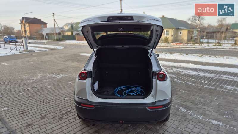 Внедорожник / Кроссовер Mazda MX-30 2020 в Владимире