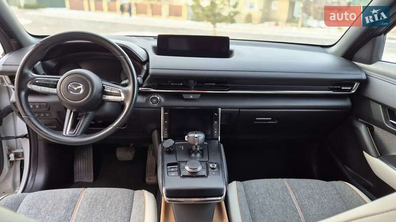 Внедорожник / Кроссовер Mazda MX-30 2020 в Владимире