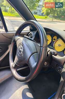 Родстер Mazda MX-5 2001 в 
