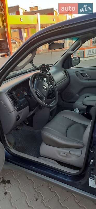 Внедорожник / Кроссовер Mazda Tribute 2002 в Черновцах