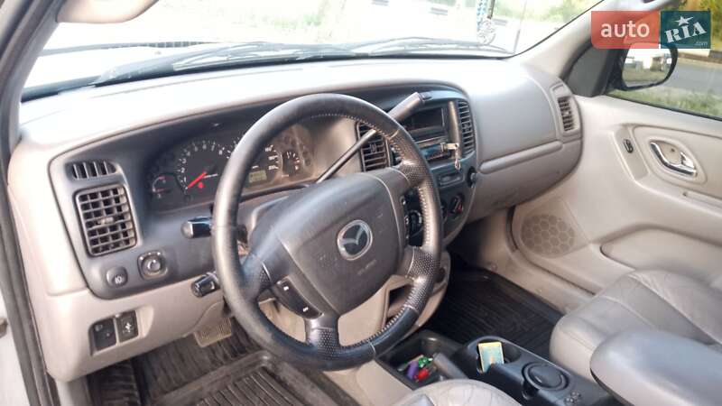 Внедорожник / Кроссовер Mazda Tribute 2001 в Запорожье