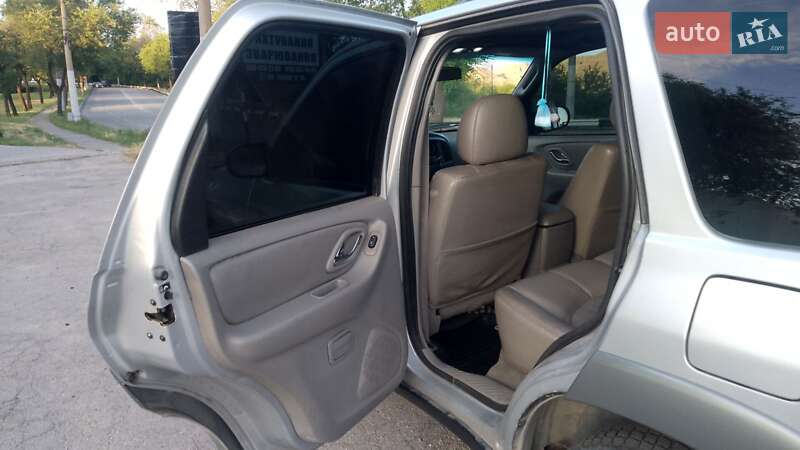 Внедорожник / Кроссовер Mazda Tribute 2001 в Запорожье