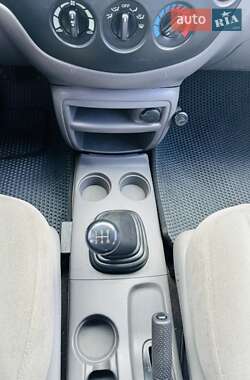 Внедорожник / Кроссовер Mazda Tribute 2001 в 