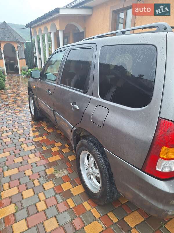Внедорожник / Кроссовер Mazda Tribute 2002 в Черновцах