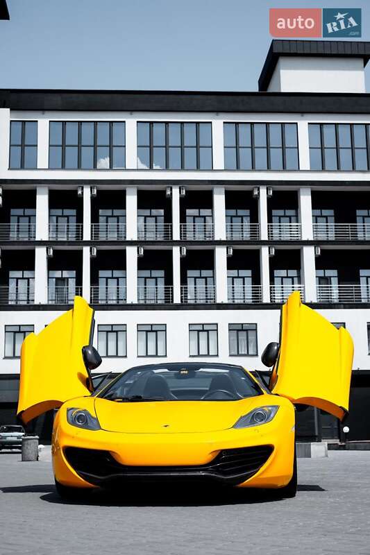 Купе McLaren MP4 2013 в Тернополі