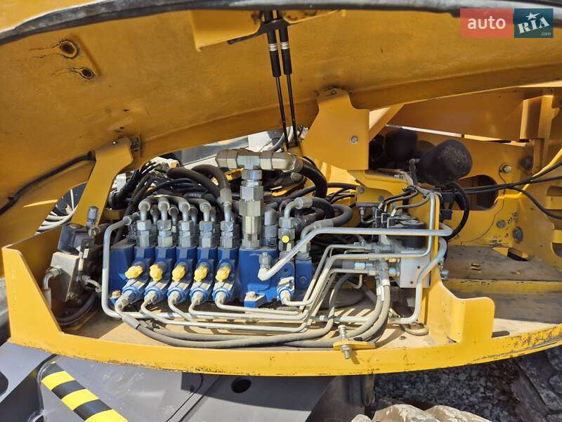 Колесный экскаватор Mecalac 12MXT 2011 в Бучаче фото 3 Колесный экскаватор Mecalac 12MXT 2011 в Бучаче