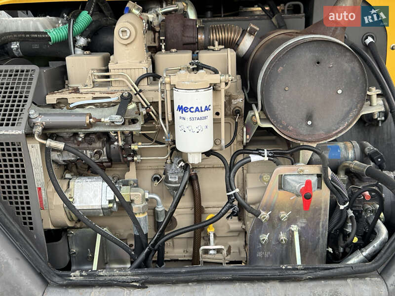 Колесный экскаватор Mecalac 12MXT 2006 в Недобоевцах