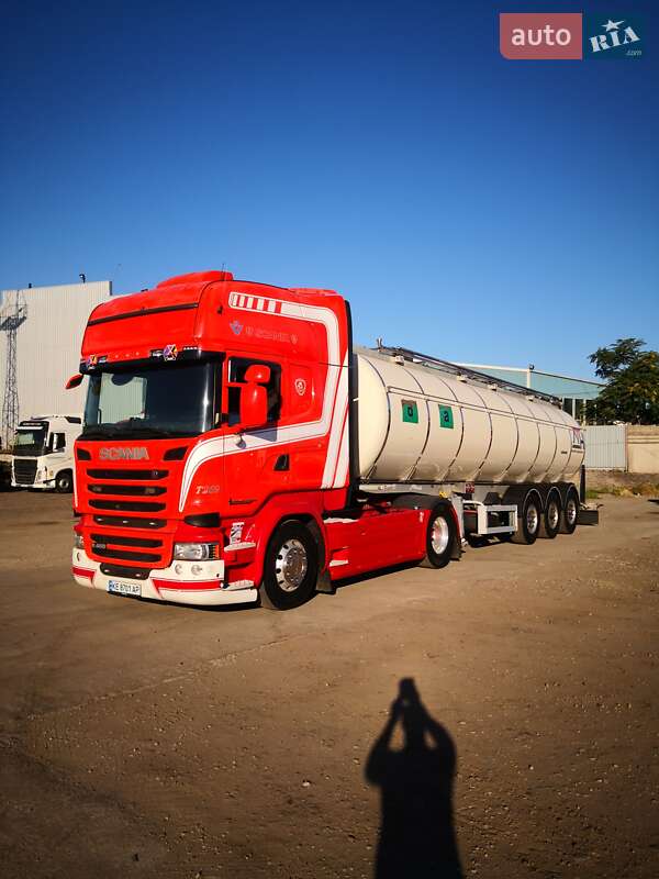 Цистерна напівпричіп Menci SA 2014 в Кам'янському