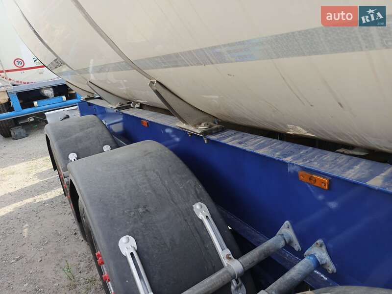 Цистерна полуприцеп Menci SA 2009 в Одессе