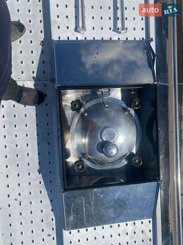 Цистерна полуприцеп Menci SL 2008 в Львове