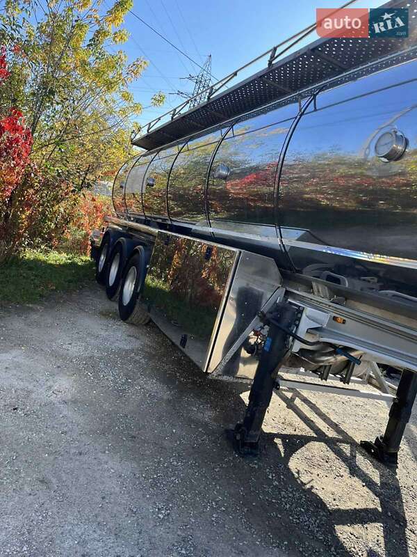 Цистерна полуприцеп Menci SL 1999 в Хотине