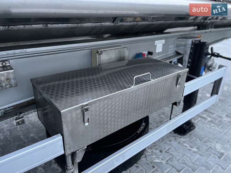 Цистерна полуприцеп Menci SL 1995 в Черновцах