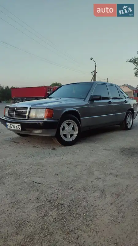 Седан Mercedes-Benz 190 1990 в 