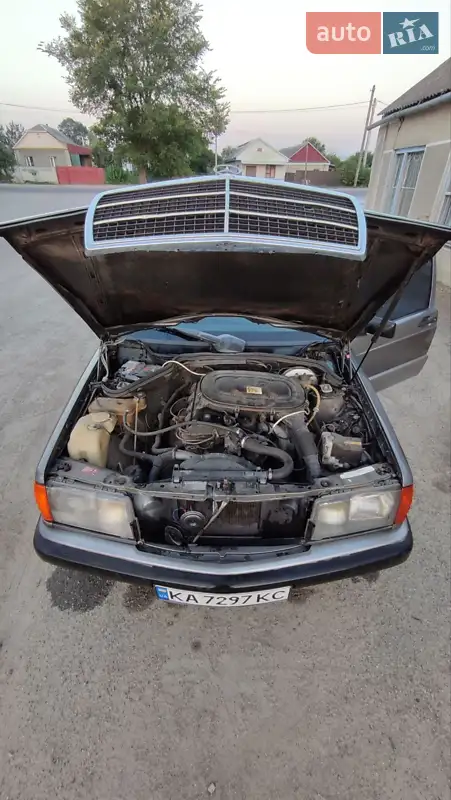 Седан Mercedes-Benz 190 1990 в 