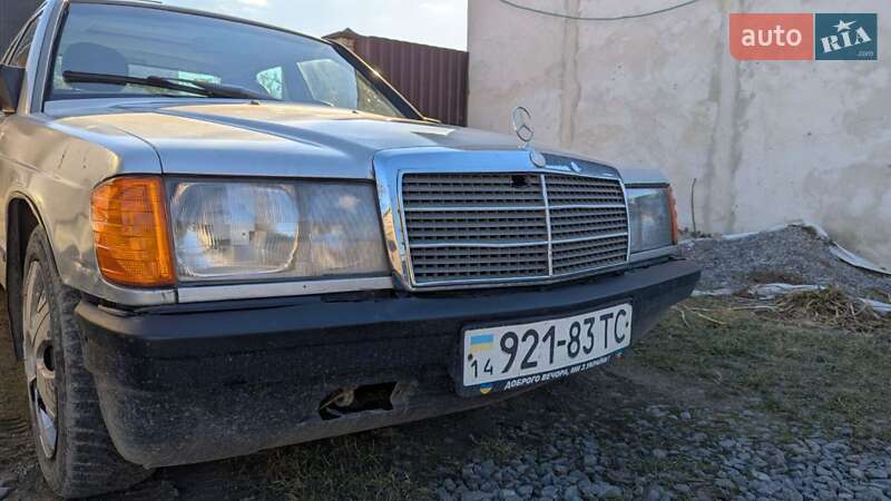 Седан Mercedes-Benz 190 1988 в Золочеві