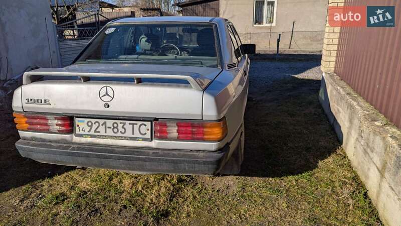 Седан Mercedes-Benz 190 1988 в Золочеві