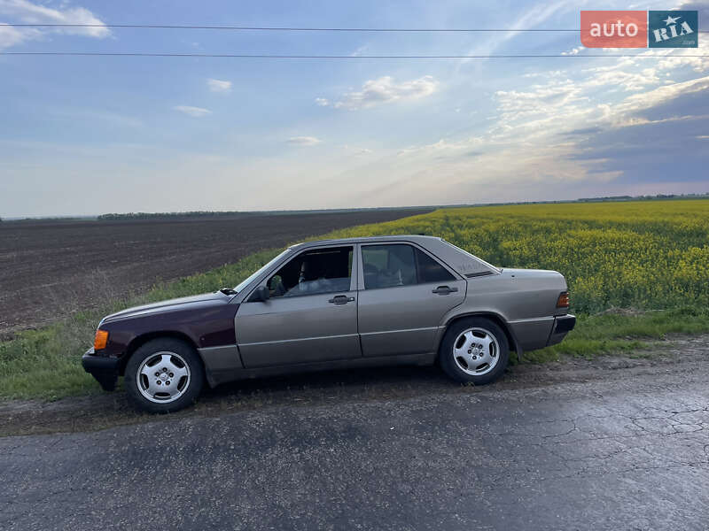 Седан Mercedes-Benz 190 1986 в Миронівці