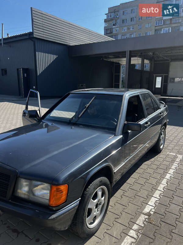 Mercedes-Benz 190 1983