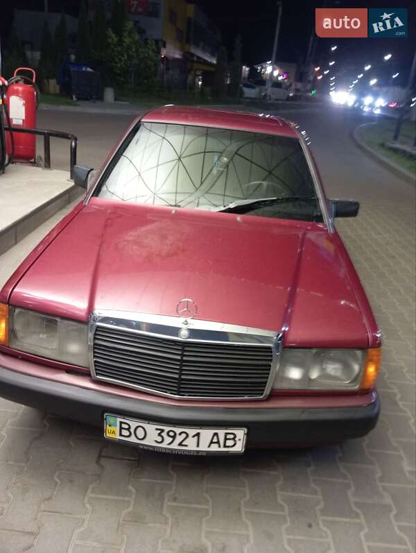 Седан Mercedes-Benz 190 1983 в Золочеві