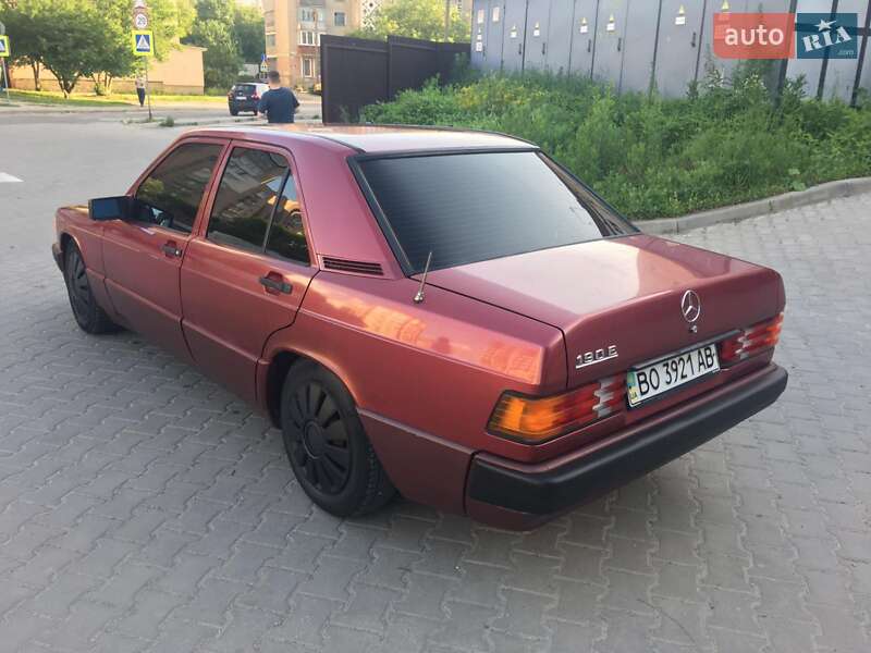 Седан Mercedes-Benz 190 1983 в Золочеві