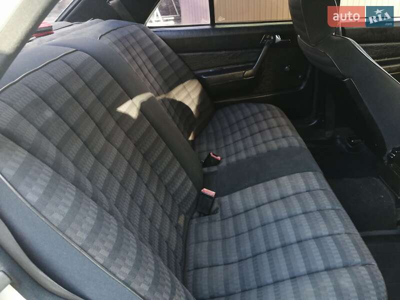 Седан Mercedes-Benz 190 1992 в Славуте