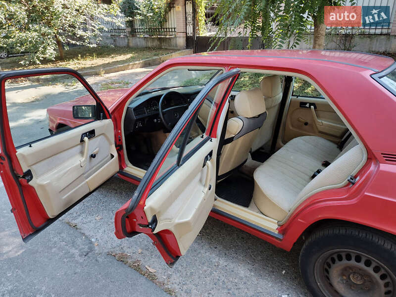 Седан Mercedes-Benz 190 1987 в Киеве