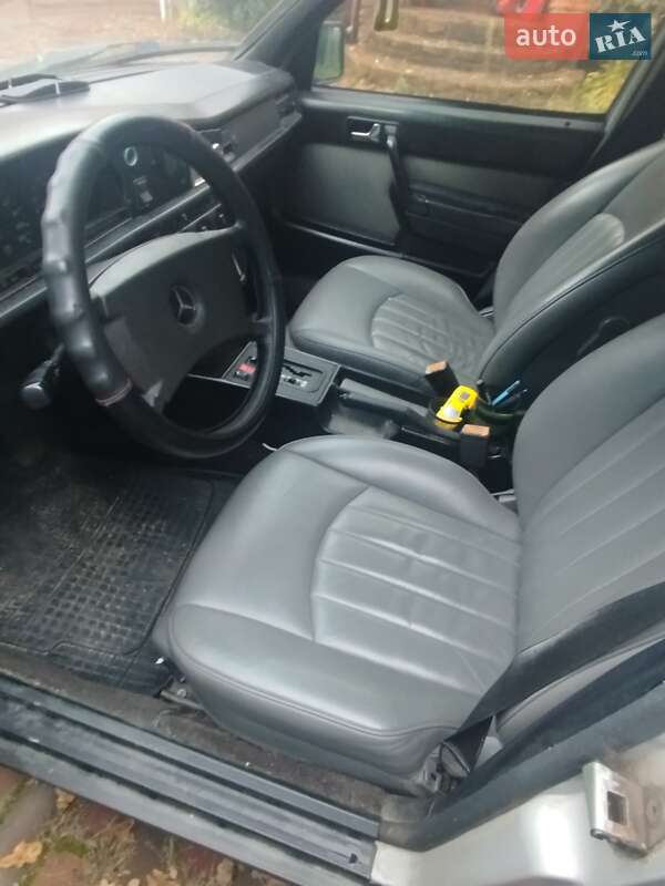 Седан Mercedes-Benz 190 1988 в Житомире фото 6 Седан Mercedes-Benz 190 1988 в Житомире