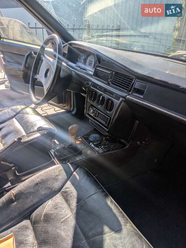 Седан Mercedes-Benz 190 1983 в Тернополі