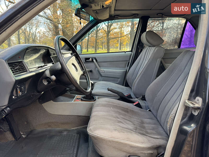Седан Mercedes-Benz 190 1987 в Харькове фото 10 Седан Mercedes-Benz 190 1987 в Харькове