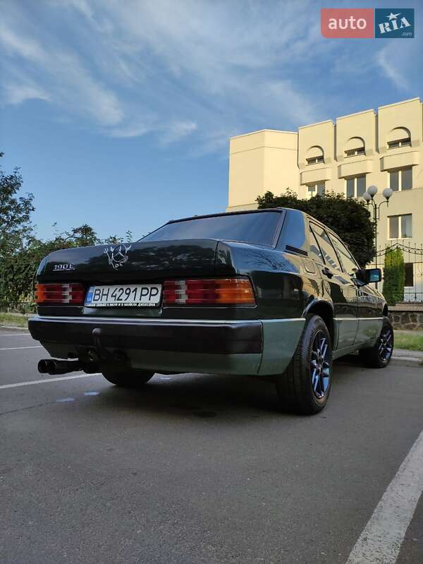 Седан Mercedes-Benz 190 1990 в Черкассах фото 4 Седан Mercedes-Benz 190 1990 в Черкассах