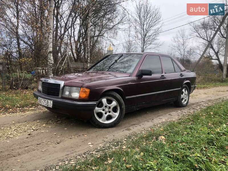 Mercedes-Benz 190 1983 Mercedes-Benz 190 1983
