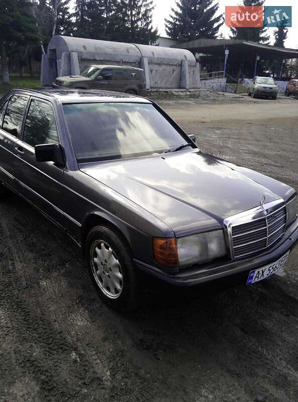 Mercedes-Benz 190 1986