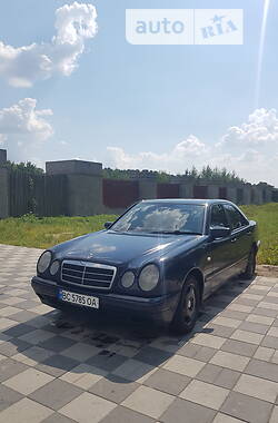 Седан Mercedes-Benz 220 1996 в Дрогобыче