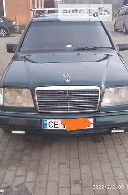 Универсал Mercedes-Benz 220 1995 в Черновцах
