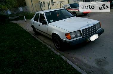 Седан Mercedes-Benz 230 Pullman 1990 в Львові